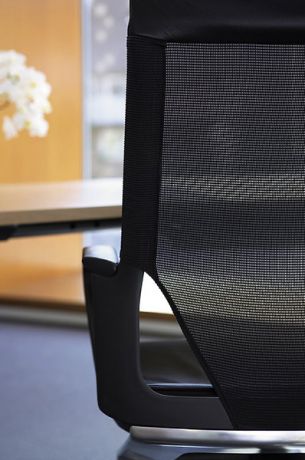 Кресло для посетителя Modus на полозьях натуральная кожа / уточните цвет