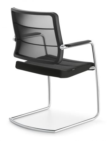 Кресло для посетителя AirPad на раме натуральная кожа / белая